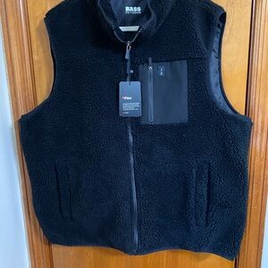 NWT Men’s Bass Coastal Outdoor Sherpa Vest